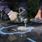 藝術(shù)家與師傅一來一往的定位確認，給予藝術(shù)品安全、安心的落腳，也是最終呈現(xiàn)前的重要一環(huán)。