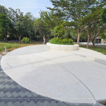 抿石子的溫潤(rùn)是來自老師傅的巧手及耐心，有了抿石子點(diǎn)綴，給街道花圃注入一絲活潑氣質(zhì)。