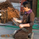 日本雕塑藝術(shù)家–大隅秀雄，透過(guò)多種類的金屬的連結(jié)，精算後的輪軸和自然風(fēng)力的帶動(dòng)，將來(lái)自內(nèi)心的細(xì)膩聲音與自然環(huán)境間的和睦共存，藉由視覺(jué)、空間、體感的經(jīng)驗(yàn)，展現(xiàn)當(dāng)代創(chuàng)作的本質(zhì)。(圖為樸石藝術(shù)提供)