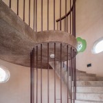 碉堡內(nèi)部，讓人忍不住一探究竟，就像小孩子總是設(shè)法往高處爬，踮起腳尖也要看到最遠(yuǎn)的地方。一層層階梯，代表著孩子們對(duì)前方未知景色的迫不及待。