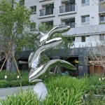 宜家公共藝術(shù)品-展翼翱翔。家人宛如候鳥(niǎo)，展翼拉長(zhǎng)每日的奉獻(xiàn)，鼓舞同行的夥伴順著風(fēng)向恣意徜徉於天際。