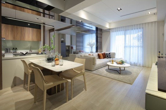 開放式動(dòng)線銜接起優(yōu)雅的室內(nèi)空間，與家人友人相聚，幸福滿屋融為一景，編織成一幕幕美麗的回憶。