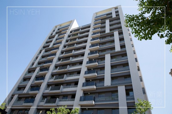 新業(yè)『自由居』歷經(jīng)1000多個(gè)晨起日落，這座東區(qū)的希冀，乘載著期盼與未來(lái)，於此，將展開(kāi)『心』的所在。