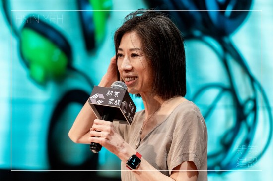 來自風(fēng)潮音樂的自然音樂製作人 ＃吳金黛，她參與製作的專輯曾獲12座金曲獎肯定，甚至兩度入圍美國葛萊美獎，引領(lǐng)臺灣「聆聽大自然聲音」的熱潮，致力於傳統(tǒng)音樂的保存與活化。