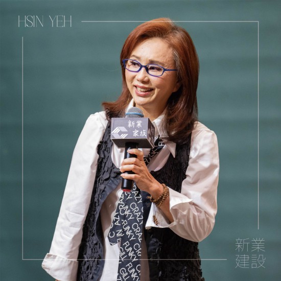 特邀 明華園首席臺(tái)柱-孫翠鳳，分享臺(tái)灣特有的傳統(tǒng)藝術(shù)『歌仔戲』，透過(guò)生命淬煉，展現(xiàn)深厚的底蘊(yùn)與創(chuàng)新的精神，讓東方戲曲文化在國(guó)際舞臺(tái)上發(fā)光發(fā)熱。