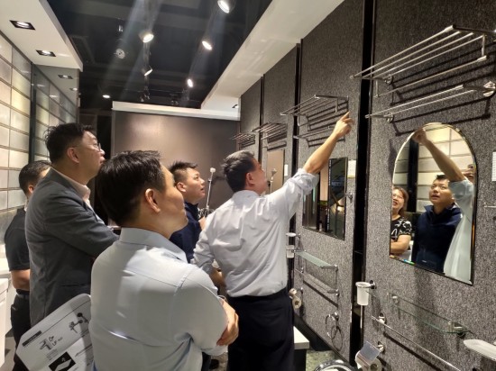 為了讓幸福更貼近您的生活，新業(yè)團(tuán)隊(duì)總是設(shè)想得更多，包含浴室收納架的設(shè)計(jì)等。