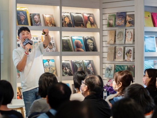 視家族如朋友般，親和力十足的講座，樂於分享的Jason也談及比起電視螢?zāi)唬矚g與觀眾面對面的互動，感受這份真誠的溫度。