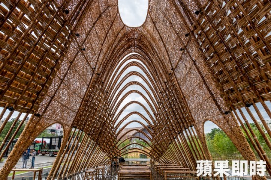 該案的竹編藝術(shù)，請到藝術(shù)家王文志來合作施工。業(yè)者提供