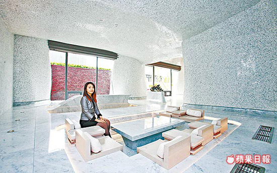 大廳成白色、弧形，具雲(yún)海意象。陳恒芳攝