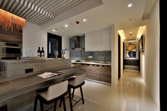 當(dāng)妳在流理檯前忙得團(tuán)團(tuán)轉(zhuǎn)時(shí)，我願(yuàn)意先擺盤(pán)、備料，期待著美味佳餚上桌