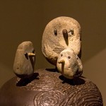 藝術家王忠龍透過廢五金與原石創(chuàng)作，認為廢五金是人類使用生活的足跡，代表人的角色，石頭是完全沒有經(jīng)過人工的雕琢，代表自然的角色，寓意人跟自然的和諧關係。