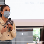 再度邀約來自南投中興新村的老師，認(rèn)識(shí)臺(tái)灣在地草本植被，編綁藥草漢方按摩球，感受『植系療癒力』。