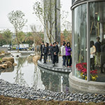 【觀峰】的水岸與綠地，翠林綠水隨侍生活左右。