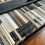 每款板材都具有獨特的紋路與質地，細細琢磨，以講究貼近生活，成為職人選品的千種理由。