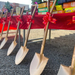 金銅色光輝的開(kāi)工鏟，將剷出心中築夢(mèng)成真的願(yuàn)景，期待往後的日子與建築共築美好。