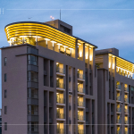 兩幢地下3層、地上15層樓雙拼集合住宅，建物屋頂以圓弧形方式呈現(xiàn)，為臺中東區(qū)城市天際線帶來一大亮點(diǎn)。