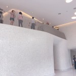 有「小型歌劇院」美譽(yù)的【觀峰】迎賓大廳，我們也曾在此舉辦音樂會(huì)，弦樂的感染力在這樣的空間更能充分發(fā)揮，3D環(huán)繞音效讓聽眾回味再三！