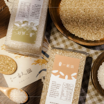 2025新業(yè)一畝田，延續(xù)臺(tái)農(nóng)71號(hào)香米，今年特別選用健康糙米，保留麩皮與胚芽，富含膳食纖維與維生素B群，將這份純樸心意分享給新業(yè)家人們。