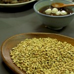 尚未脫穀完成的稻米，保留了天地間賦予的質(zhì)樸與原始香氣。