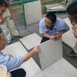 不論磁磚的用途是鋪地、上牆，或?qū)﹃柟饧帮L(fēng)雨首當(dāng)其衝的建築外牆，所需要的吸水率、抗拉力、抗酸鹼性等層面都需要具備一定的能力，方可為居家安全帶來安心的作用。