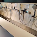 新業(yè)職人團(tuán)隊(duì)了解每人偏好的水壓力道不同，打開蓮蓬頭，生活中的瑣事，隨著水渦消散，沖洗去一身的疲憊與喧囂，在氤氳升騰的霧氣中療癒身心。