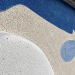 以銅線收邊，搭配各種顏色的抿石子，以不規(guī)則的形狀呈現(xiàn)每一個元素，並帶有一絲想像感。