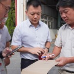 新業(yè)職人團(tuán)隊(duì)一同前往苗栗磁磚窯場(chǎng)，跨部門(mén)的討論，與磚廠(chǎng)的溝通、檢驗(yàn)，細(xì)細(xì)琢磨，以講究打造生活。