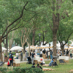 相約新業(yè)家人好友們，漫步在都會中的森林市集，悠悠地吃著小食、靜靜地聽著樂曲、慢慢地分享日常美好。