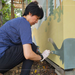 藝術(shù)家使用純天然的礦物水性塗料點(diǎn)染每個(gè)角落，貨櫃屋歷經(jīng)改造後，展現(xiàn)全新的風(fēng)貌。