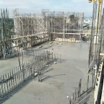 混凝土澆置完成！在建築結(jié)構(gòu)體的成形過(guò)程中，需投入大量的心力與時(shí)間成本，但新業(yè)職人建築團(tuán)隊(duì)更重視家的安全，您的幸福未來(lái)由新業(yè)來(lái)守護(hù)。