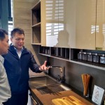 料理興致或靈感一來，需要精準(zhǔn)拿取調(diào)味罐瓶，佐料區(qū)的收納也需要擺置到位，在最佳時機畫龍點睛、神來一筆。