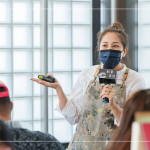 邀請在地職人 # Vision Art，帶領(lǐng)大家探索畫畫的趣味，分享壓克力畫的技巧與學問，共同度過了一堂輕鬆的藝術(shù)課。