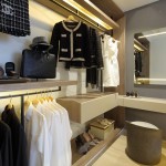 是更衣室、梳妝臺，也是精心擺設的精品收藏室，彰顯男主人及女主人獨特的品味。