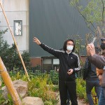 新業(yè)建築團隊說明著設(shè)計理念，『大塊森鄰』以『為城市築一座森林』為理念，不與自然爭地，蓋了建築，卻帶回更多的綠，自然植栽錯落建築之中，層疊融合成一座垂直森林。