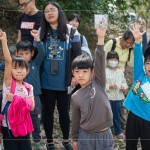 淨溪結束後，邀請小朋友分享此次淨溪心得，提問到「垃圾是誰製造出來的？」孩子們竟異口同聲地說『是我們亂丟的垃圾』。