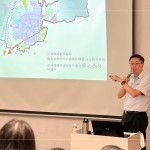 新業(yè)建設 蕭智夫 建築師，至東海大學建築營隊與學子們分享，在房地產業(yè)中建設公司與建築事務所的角色，藉由淺談分享，讓孩子們初步了解並認識房地產業(yè)。