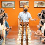 由太陽餅博物館 陳瑛宗執(zhí)行長，帶領(lǐng)住戶體驗這單純卻不簡單的經(jīng)典糕餅-太陽餅。