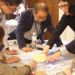 新業(yè)建設(shè) 卓勝隆 董事長(zhǎng)與設(shè)計(jì)部同仁共同探討品牌定義，了解到品牌對(duì)企業(yè)帶來(lái)的影響與改變。