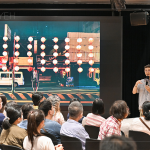 靜靜感受每張照片帶來的悸動，在講師差差的細(xì)膩說書下，時而歡笑、時而感動。