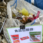 透過(guò)明確的分類方式，將日常隨處可見(jiàn)的垃圾，有條不紊的分類後丟棄或再利用，還給溪流乾淨(jìng)的面貌。