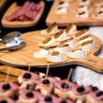 將乳酪佐以無(wú)花果乾，一口咬下更襯托出無(wú)花果的香甜，豐富味覺體驗(yàn)。