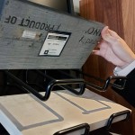 地磚、牆面及檯面的材質藏著許多學問在其中，職人團隊需對每個材料的特性瞭若指掌，才能選出最適合的材質、打造出最舒適的居家空間。