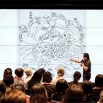 風(fēng)塵僕僕遊歷回來，楊士毅將這份感動轉(zhuǎn)為創(chuàng)作，畫了一張「媽媽」送給母親，每一位媽媽都似乎具有十八般武藝，用強壯的雙腿站在大地，把孩子高高舉在天空。