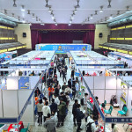 國內(nèi)首場校園企業(yè)徵才活動「2025年校園企業(yè)徵才媒合會」，於逢甲大學育樂館禮堂盛大舉行，為在校生、校友及中部求職者提供豐富，且具競爭力的就業(yè)機會。