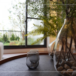 感動(dòng)知遇，為生活帶來(lái)自然窗景，建築重質(zhì)綠化，層次疊庭，建築與自然的相互呼應(yīng)。