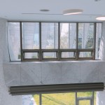 窗框外象徵樹鬚的弧形遮陽(yáng)板，曲線美學(xué)講究對(duì)線之細(xì)節(jié)。