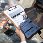 透過(guò)ICC紀(jì)錄表，仔細(xì)謹(jǐn)慎地記下回收的垃圾數(shù)量，是在淨(jìng)溪活動(dòng)當(dāng)中最重要的一環(huán)。