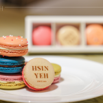 致上由法國甜點師傅經(jīng)營品牌 ＃Habibi_macaron，研發(fā)出減糖20%，並結(jié)合臺灣在地特有食材，在這感恩季節(jié)，與新業(yè)家人分享。
