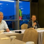 新業(yè)卓勝隆董事長(zhǎng)(右一)在會(huì)議中也肯定同仁的付出，例如：甫於去年交屋的【新業(yè)宜家】榮獲第八屆臺(tái)中市都市空間設(shè)計(jì)-傑出獎(jiǎng)，是匯聚各部門之心力打造的豐碩成果。