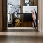 穿過長(zhǎng)廊，蹲低身子，彷彿透過小孩子的雙眼看美麗的世界。